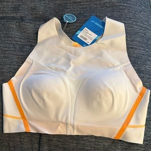 Brooks NWT Size M sports bra
